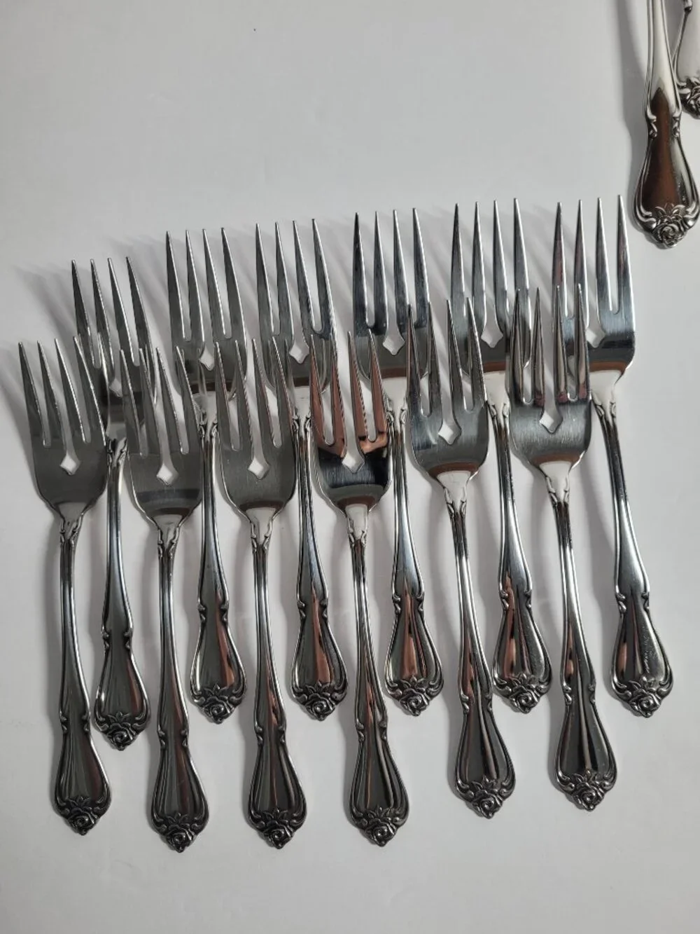 Vntg Arbor Rose True Rose 1881 Rogers Stainless Oneida Ltd. 56 Pcs Srvc for 8-12